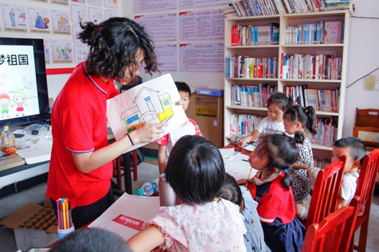 南昌大學(xué)機電工程學(xué)院赴泰和縣老營盤鎮(zhèn)開展暑期關(guān)愛留守兒童系列志愿服務(wù)活動